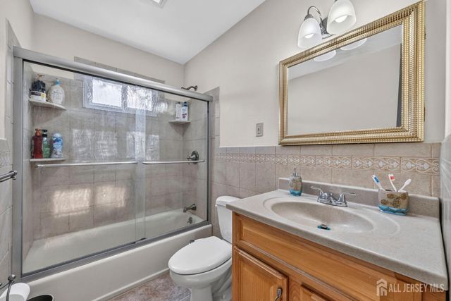 66 Janice Drive, Spotswood, NJ 08884