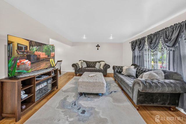 66 Janice Drive, Spotswood, NJ 08884