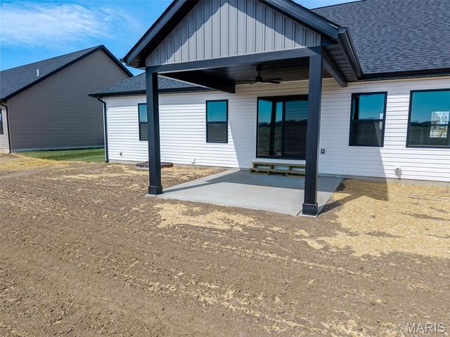 213 George Bush Boulevard, Troy, IL 62294