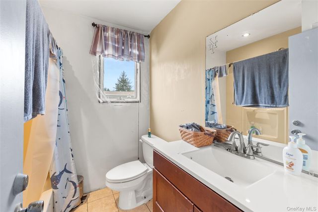947 N Park Avenue, Massapequa, NY 11758
