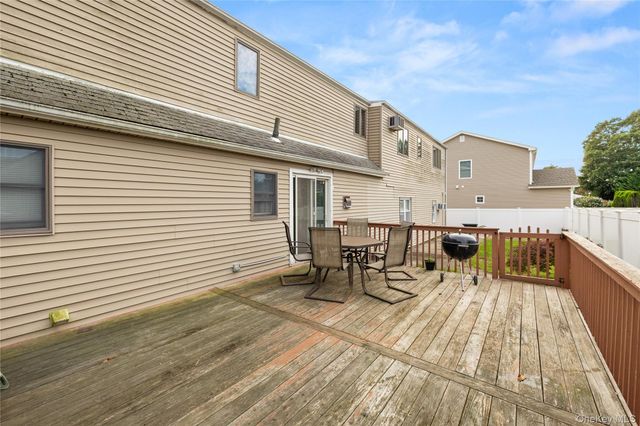 947 N Park Avenue, Massapequa, NY 11758