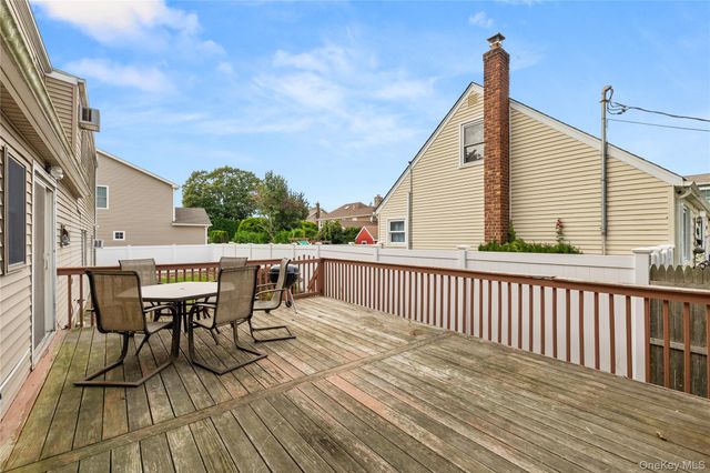 947 N Park Avenue, Massapequa, NY 11758