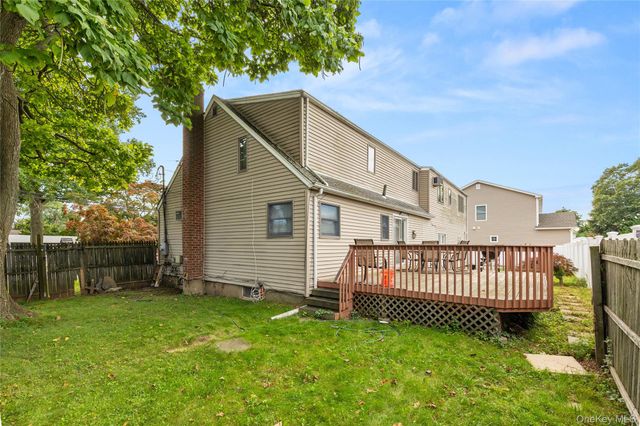 947 N Park Avenue, Massapequa, NY 11758