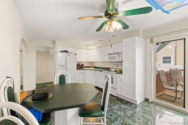 947 N Park Avenue, Massapequa, NY 11758