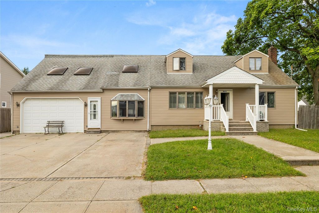 947 N Park Avenue, Massapequa, NY 11758 — exterior