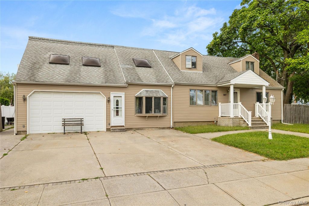 947 N Park Avenue, Massapequa, NY 11758 — photo 2