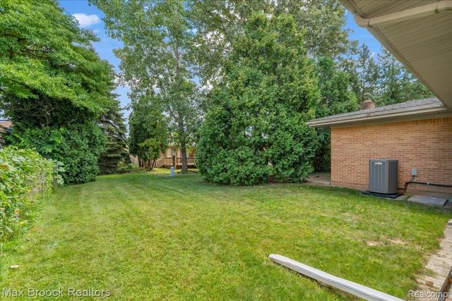 35656 Saxony Drive, Sterling Heights, MI 48310