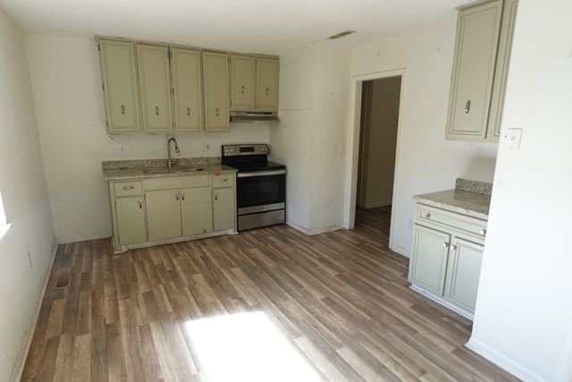 217 Tupperway Drive, Summerville, SC 29483