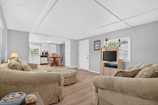 1511 Tanglewood Ave, North Myrtle Beach, SC 29582