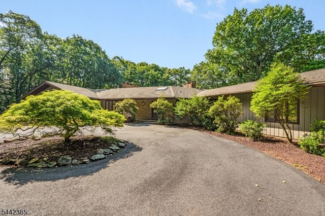 18 Horizon Dr, Mendham Twp., NJ 07945