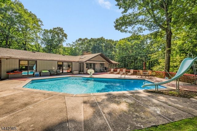 18 Horizon Dr, Mendham Twp., NJ 07945