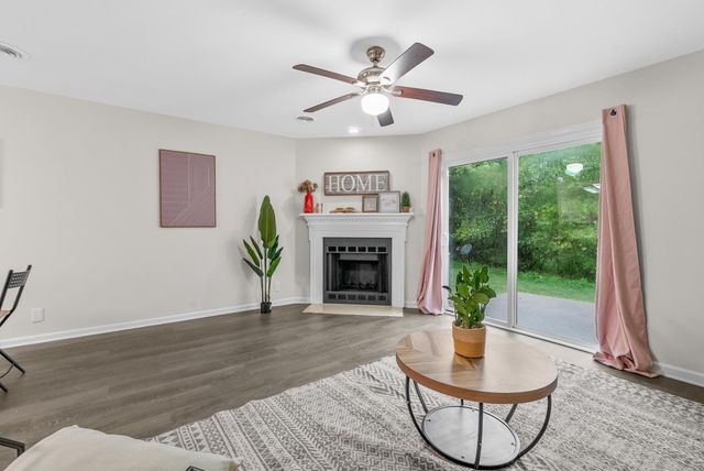 109 Azalea Ct, Clarksville, TN 37042