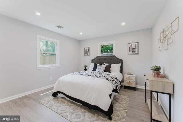 5822 BROOKVIEW DR, Alexandria, VA 22310