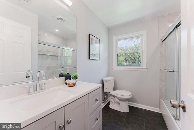 5822 BROOKVIEW DR, Alexandria, VA 22310