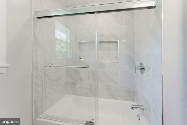 5822 BROOKVIEW DR, Alexandria, VA 22310