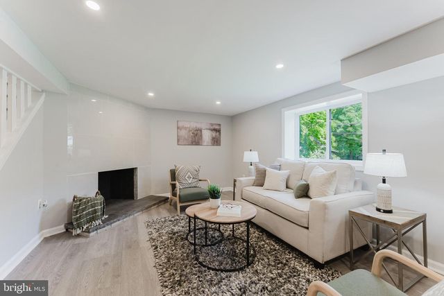 5822 BROOKVIEW DR, Alexandria, VA 22310
