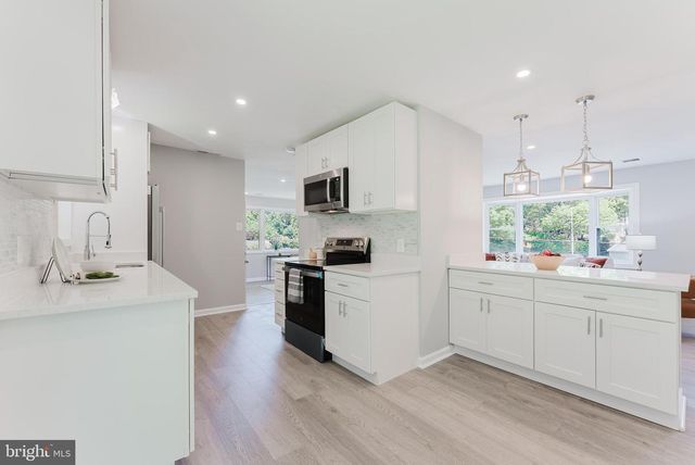 5822 BROOKVIEW DR, Alexandria, VA 22310