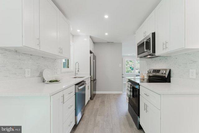 5822 BROOKVIEW DR, Alexandria, VA 22310