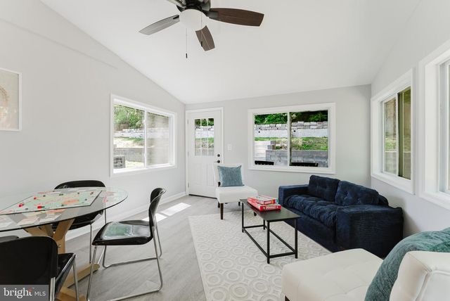 5822 BROOKVIEW DR, Alexandria, VA 22310