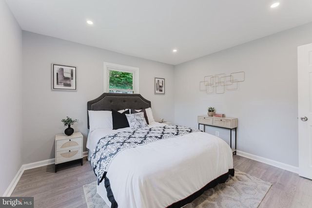 5822 BROOKVIEW DR, Alexandria, VA 22310
