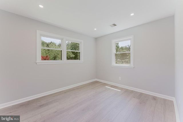 5822 BROOKVIEW DR, Alexandria, VA 22310