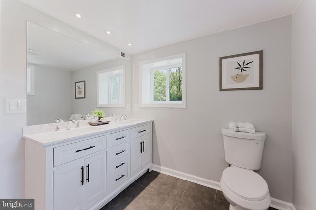5822 BROOKVIEW DR, Alexandria, VA 22310
