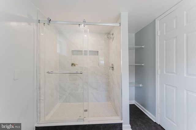 5822 BROOKVIEW DR, Alexandria, VA 22310