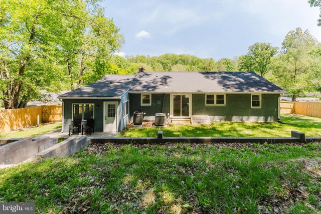 5822 BROOKVIEW DR, Alexandria, VA 22310