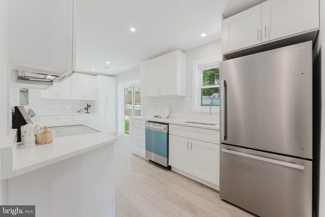 5822 BROOKVIEW DR, Alexandria, VA 22310