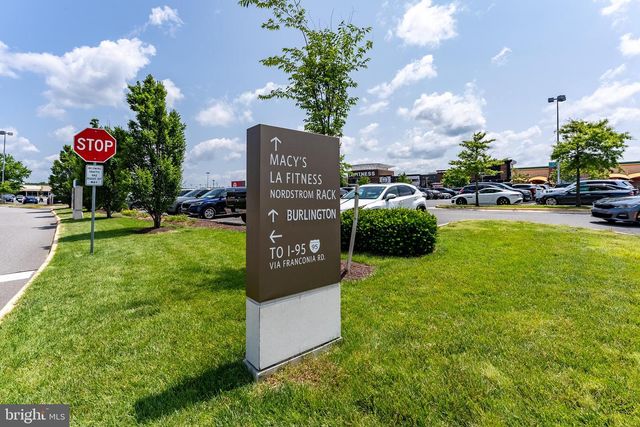 5822 BROOKVIEW DR, Alexandria, VA 22310