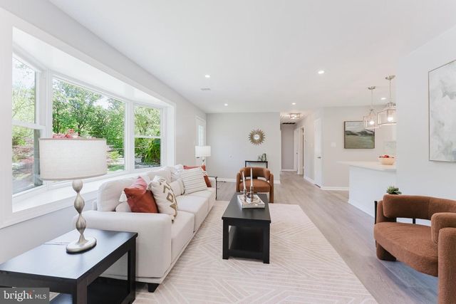 5822 BROOKVIEW DR, Alexandria, VA 22310