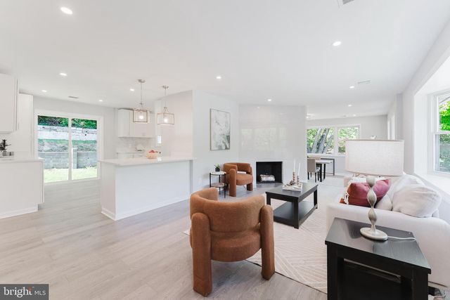 5822 BROOKVIEW DR, Alexandria, VA 22310