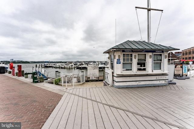 5822 BROOKVIEW DR, Alexandria, VA 22310