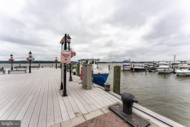 5822 BROOKVIEW DR, Alexandria, VA 22310