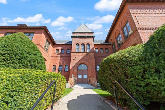 31 Elizabeth St 303, Worcester, MA 01605