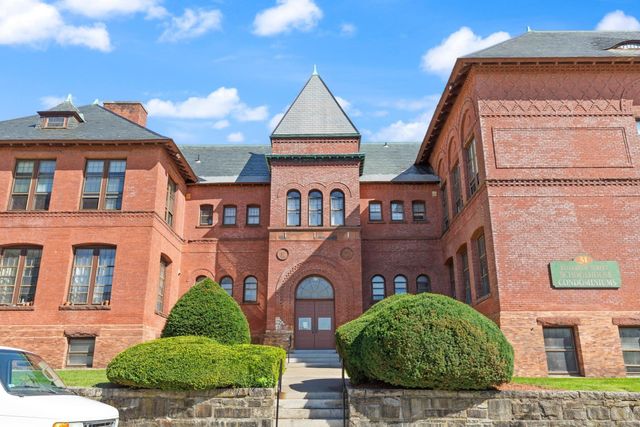 31 Elizabeth St 303, Worcester, MA 01605