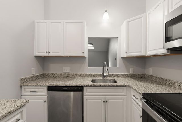 31 Elizabeth St 303, Worcester, MA 01605