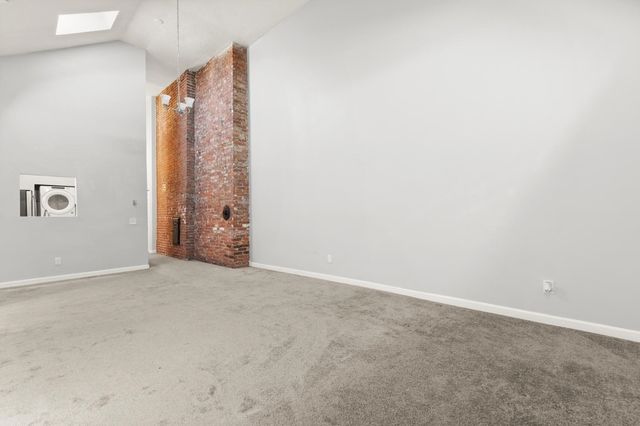 31 Elizabeth St 303, Worcester, MA 01605