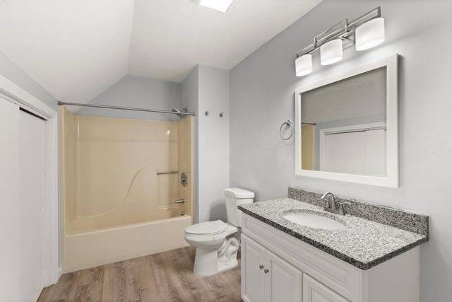 31 Elizabeth St 303, Worcester, MA 01605