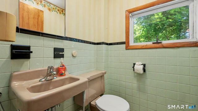 144 Maple Street, Seymour, CT 06483