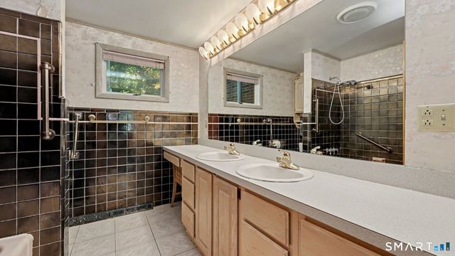 144 Maple Street, Seymour, CT 06483