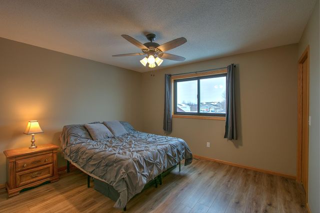 1220 10th Avenue SE, Cambridge, MN 55008