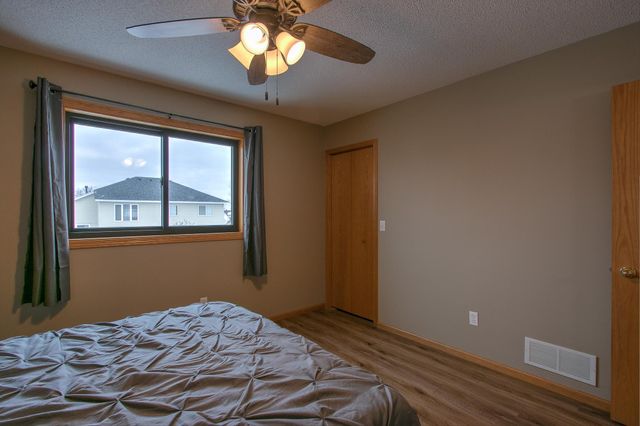 1220 10th Avenue SE, Cambridge, MN 55008