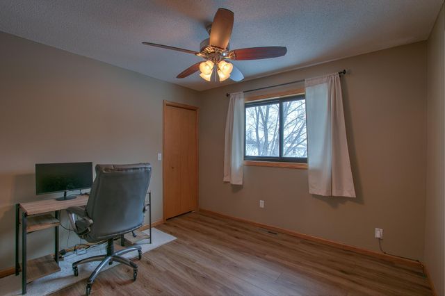 1220 10th Avenue SE, Cambridge, MN 55008