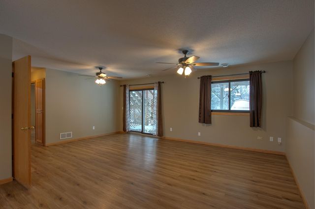 1220 10th Avenue SE, Cambridge, MN 55008