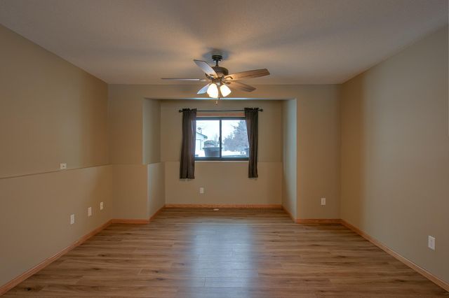 1220 10th Avenue SE, Cambridge, MN 55008