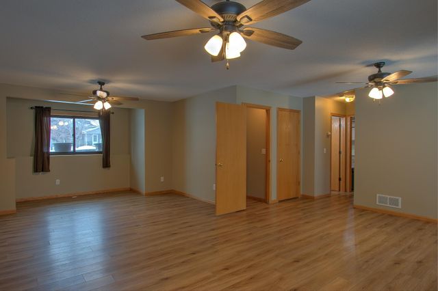 1220 10th Avenue SE, Cambridge, MN 55008