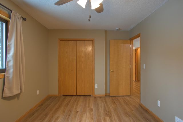 1220 10th Avenue SE, Cambridge, MN 55008