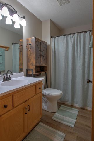 1220 10th Avenue SE, Cambridge, MN 55008