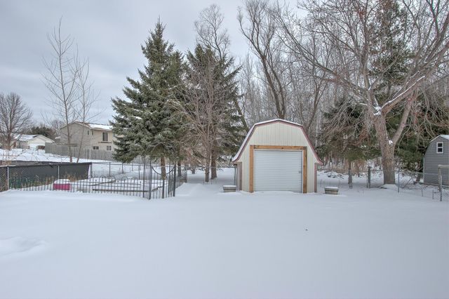 1220 10th Avenue SE, Cambridge, MN 55008